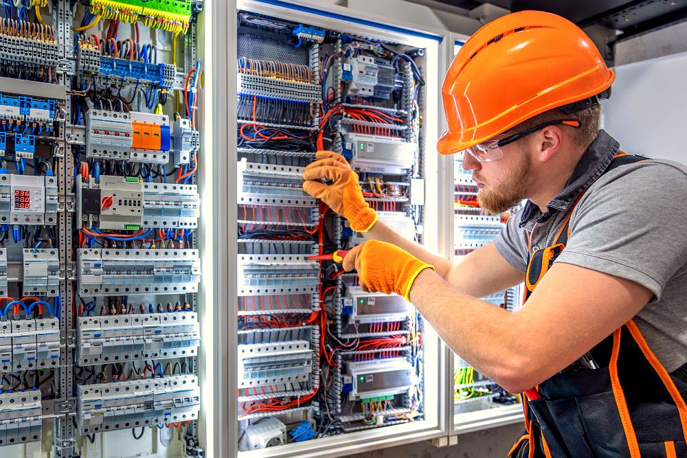 B's Electric LLC at work